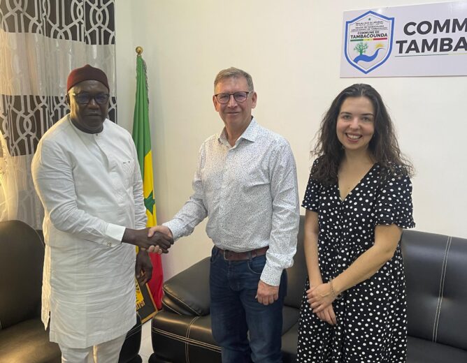 Éducation : Le maire Papa Banda Dièye s&rsquo;attaque aux abris provisoires et scelle un partenariat avec l&rsquo;ONG allemande « Mille écoles »