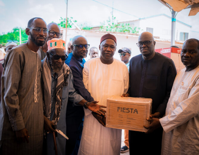 Rentrée scolaire à Tambacounda : Le Maire Papa Banda Dièye renouvelle la distribution de fournitures aux élèves